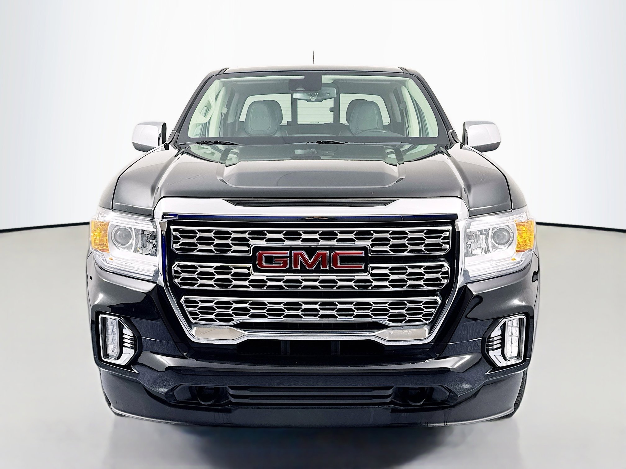 Used 2022 GMC Canyon Denali w/ Denali Black Edition Package video 2