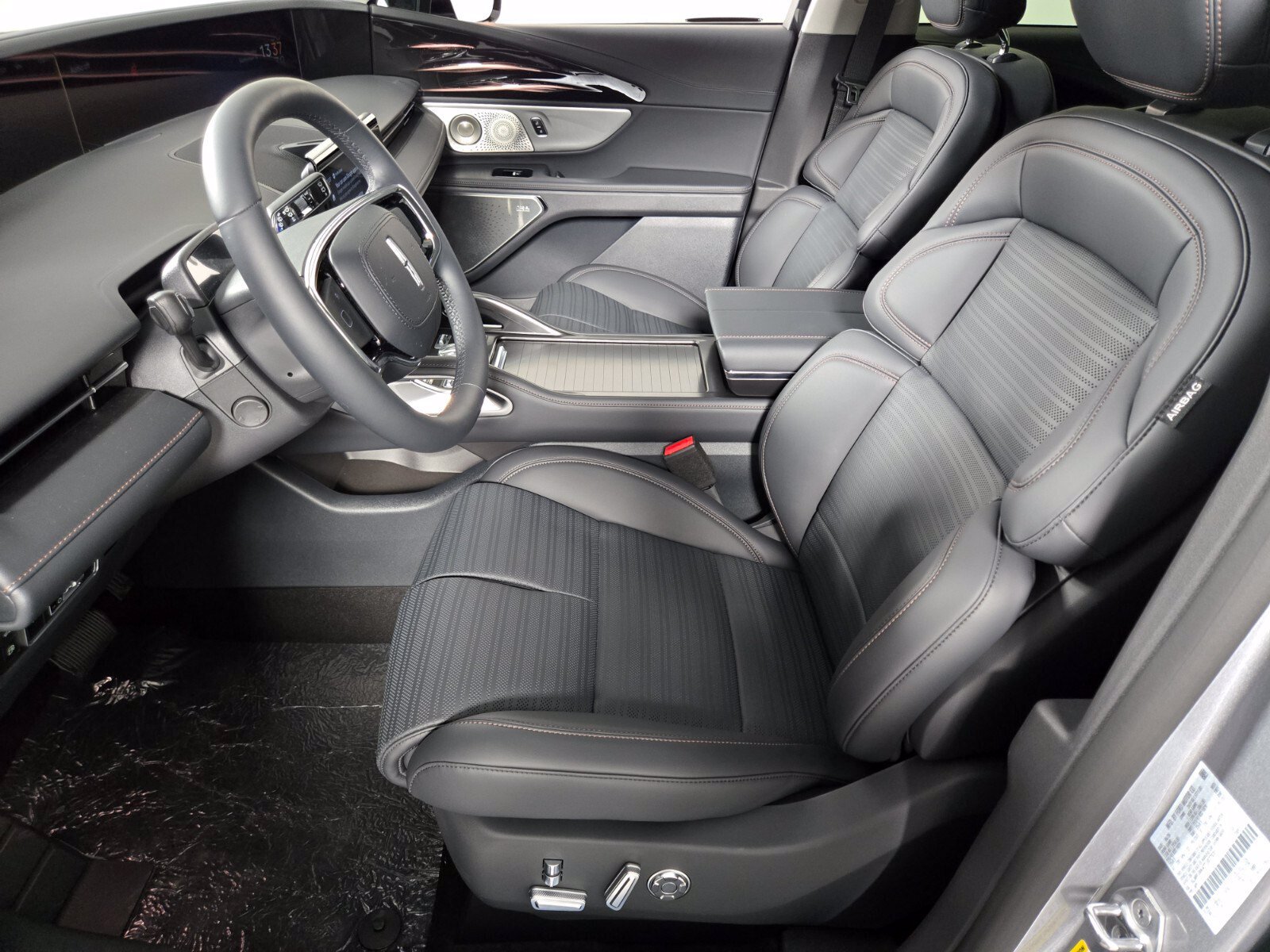New 2026 Lincoln Nautilus Reserve AWD/4WD image 13