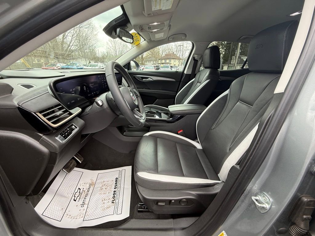 Used 2025 Buick Envision Sport Touring image 17