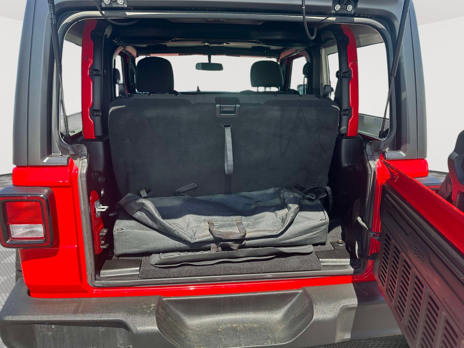Used 2019 Jeep Wrangler Sport image 28