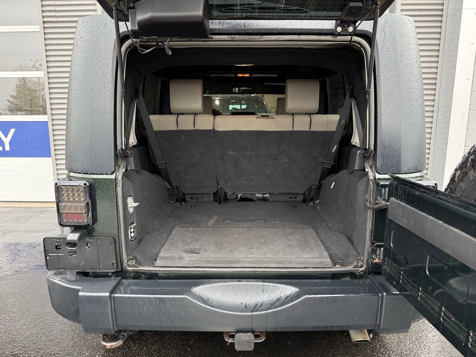 Used 2010 Jeep Wrangler Unlimited Sport image 29