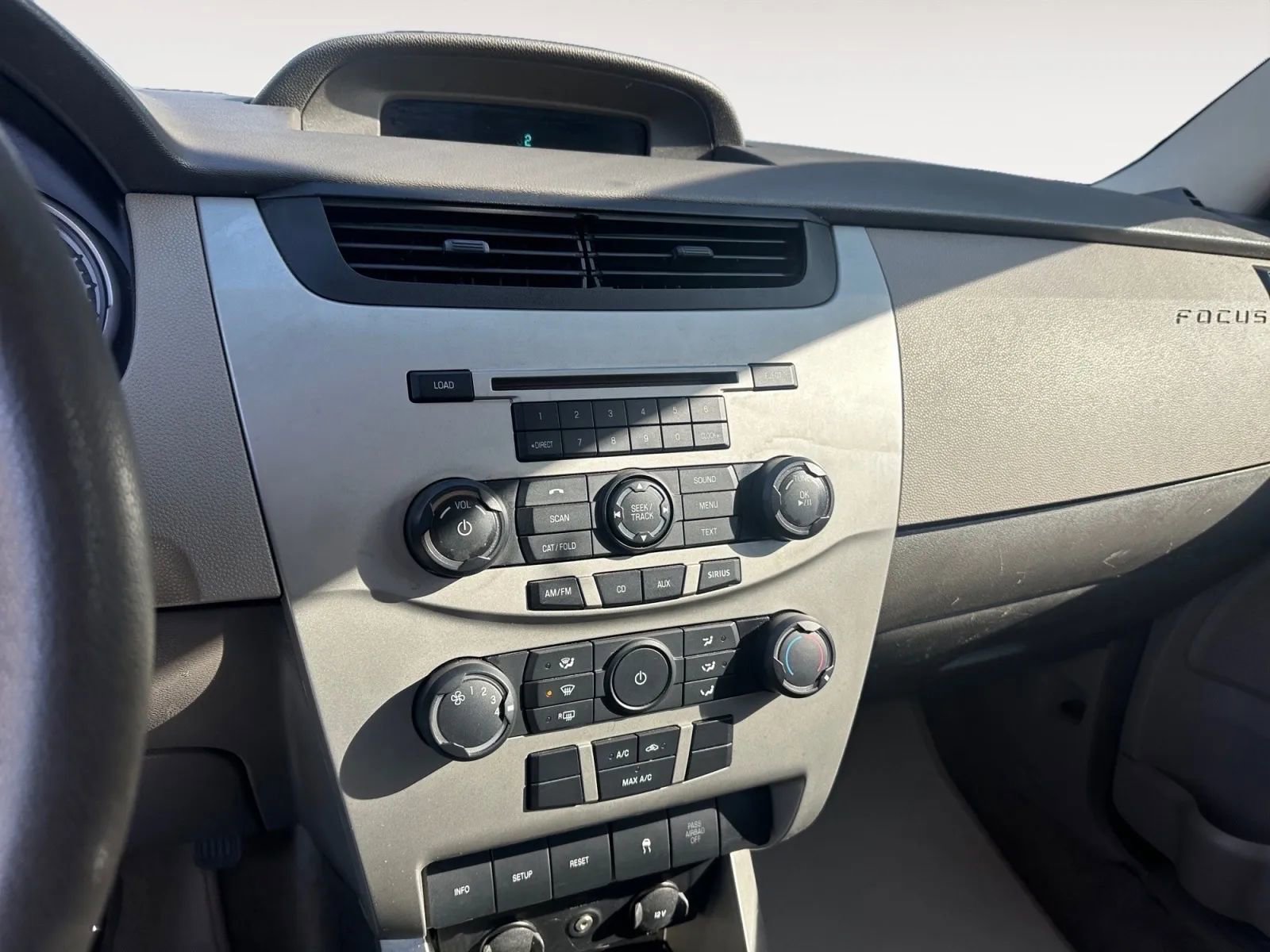 Used 2011 Ford Focus SE image 12