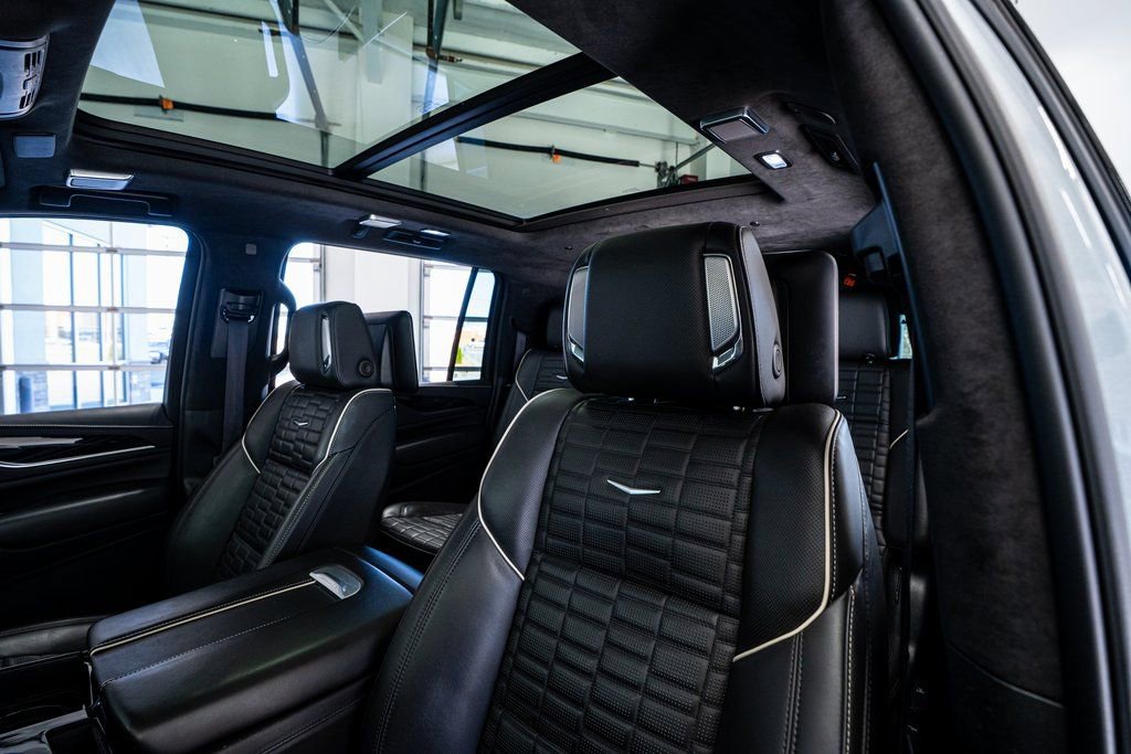 Used 2023 Cadillac Escalade ESV V image 38