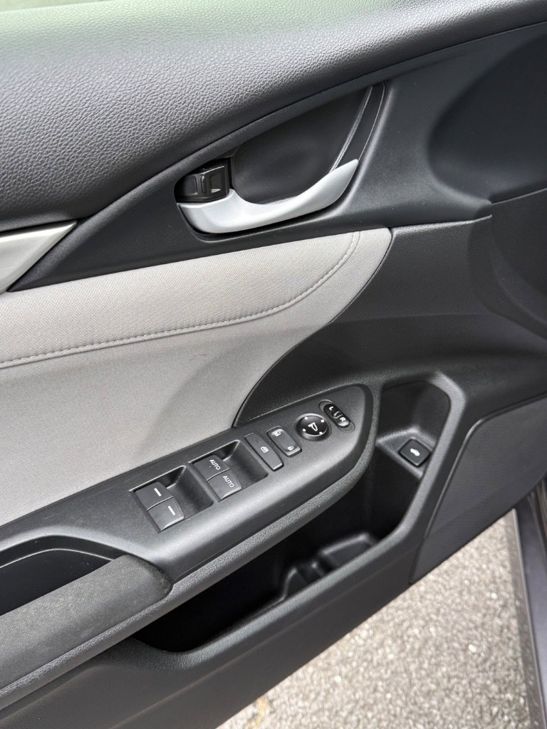 Used 2018 Honda Civic EX image 10