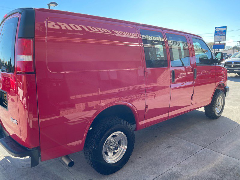 Used 2019 GMC Savana 2500 w/ Enhanced Convenience Package image 9