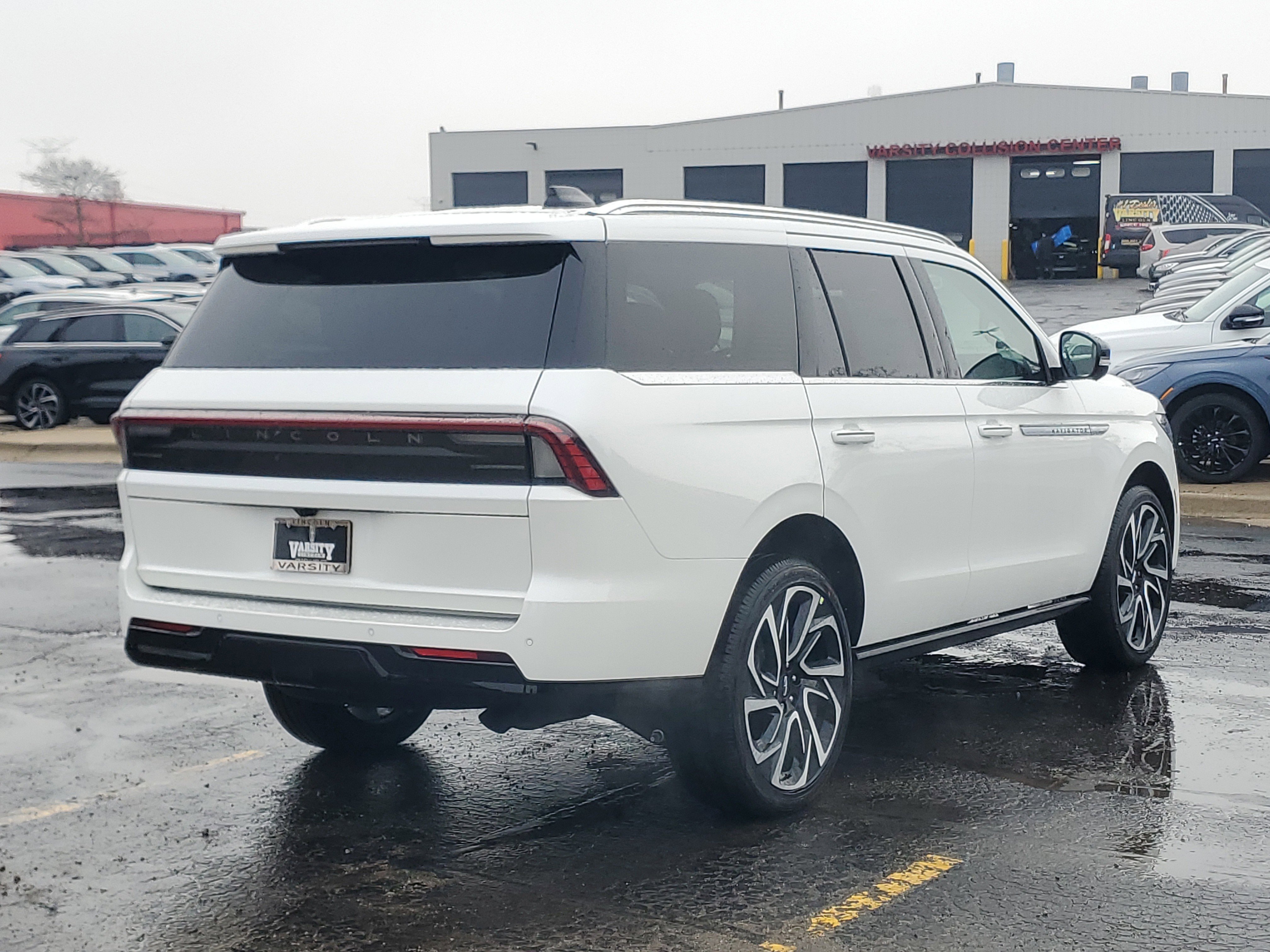New 2026 Lincoln Navigator Reserve image 4