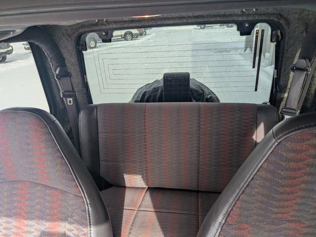 Used 2000 Jeep Wrangler SE image 13