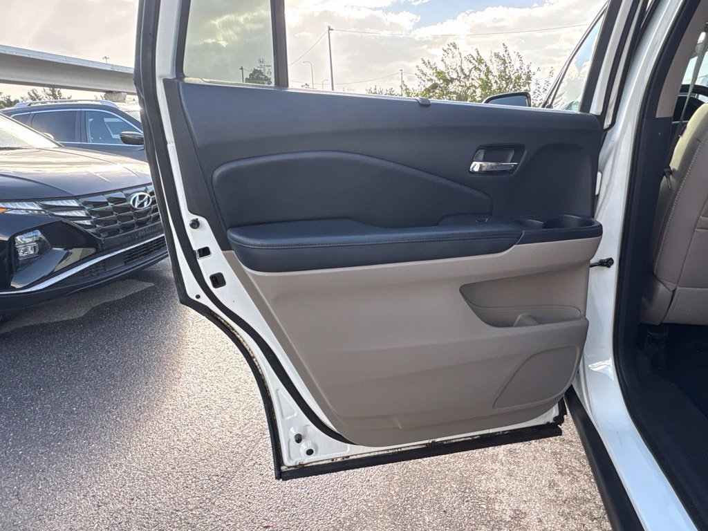 Used 2017 Honda Pilot Touring image 16