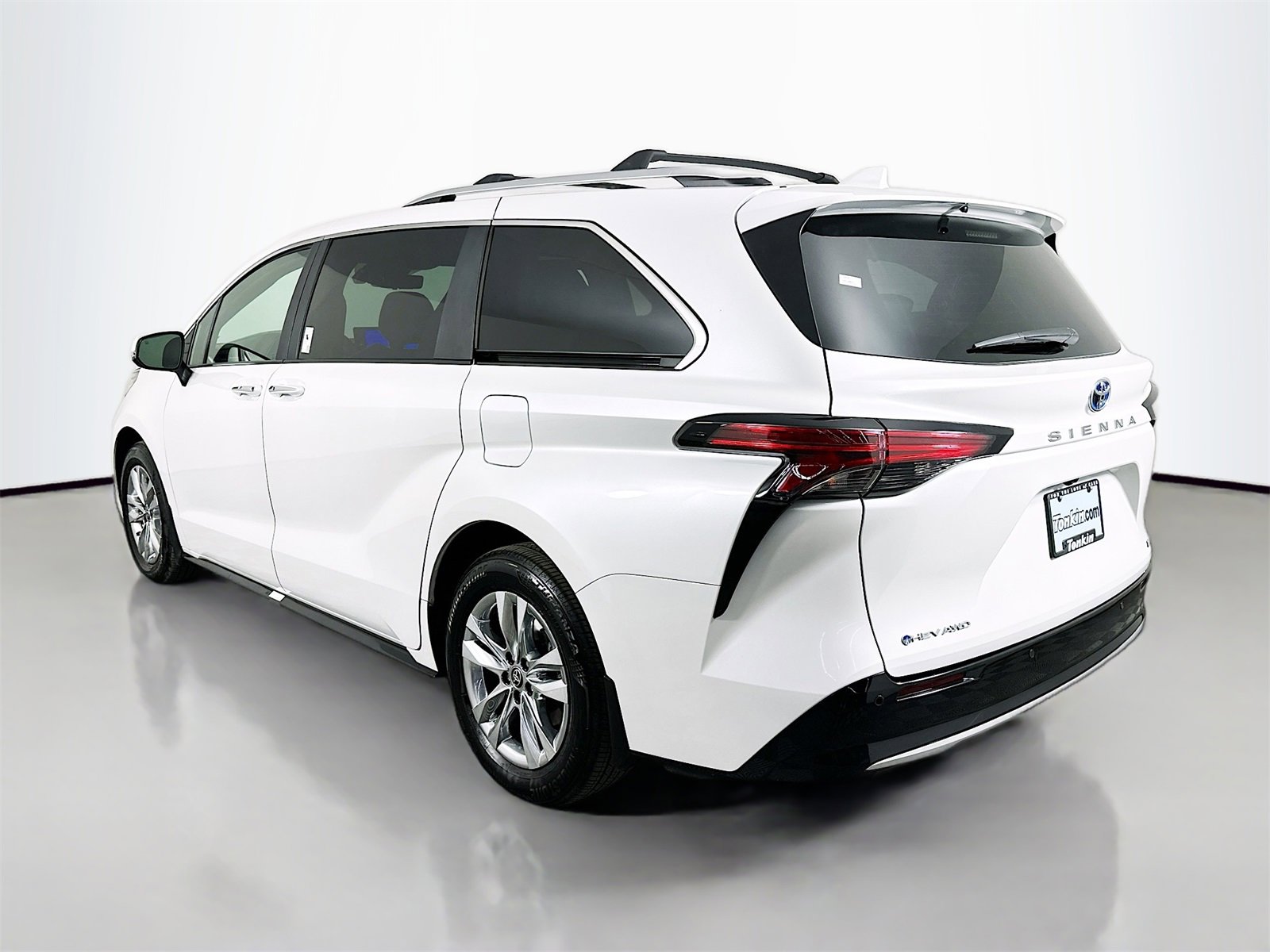 Used 2025 Toyota Sienna Limited image 5