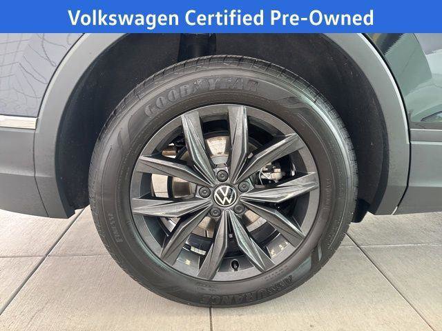 Certified 2024 Volkswagen Tiguan SE w/ Panoramic Sunroof Package AWD/4WD image 12