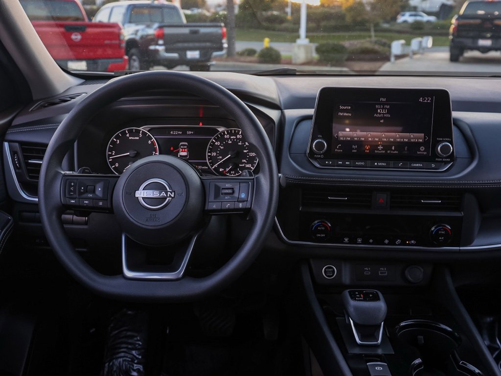 Used 2023 Nissan Rogue SV image 22