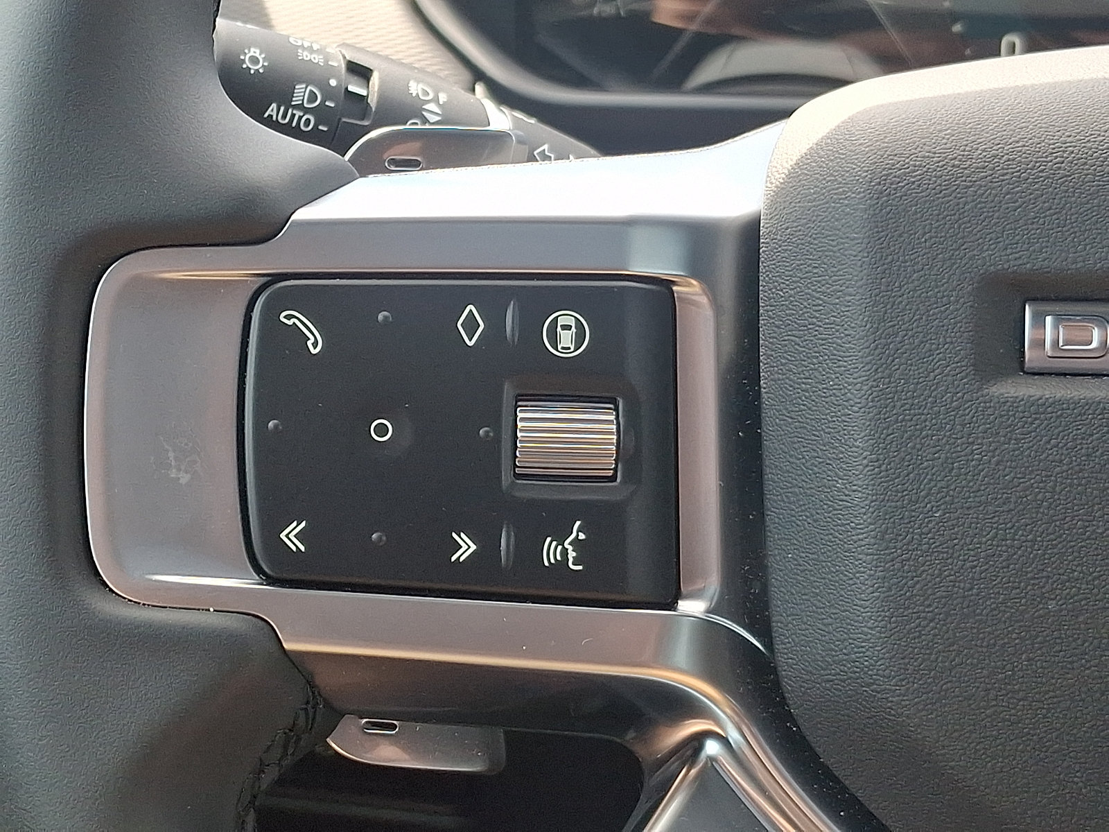 Used 2025 Land Rover Discovery Dynamic SE AWD/4WD image 21