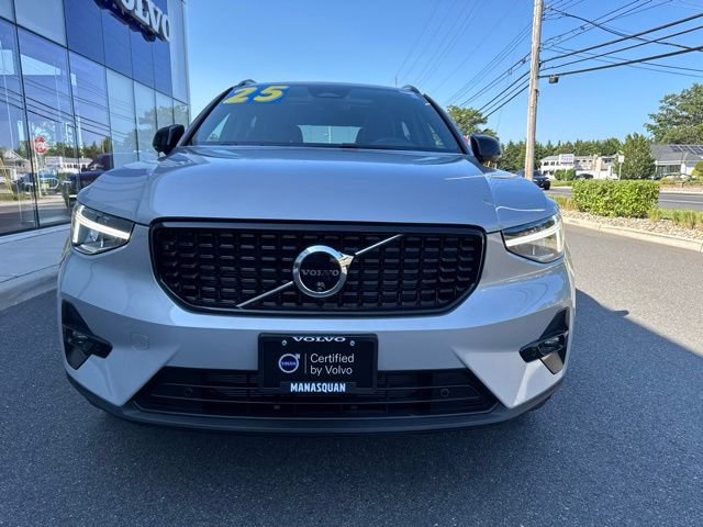 Certified 2025 Volvo XC40 B5 Plus AWD/4WD image 7