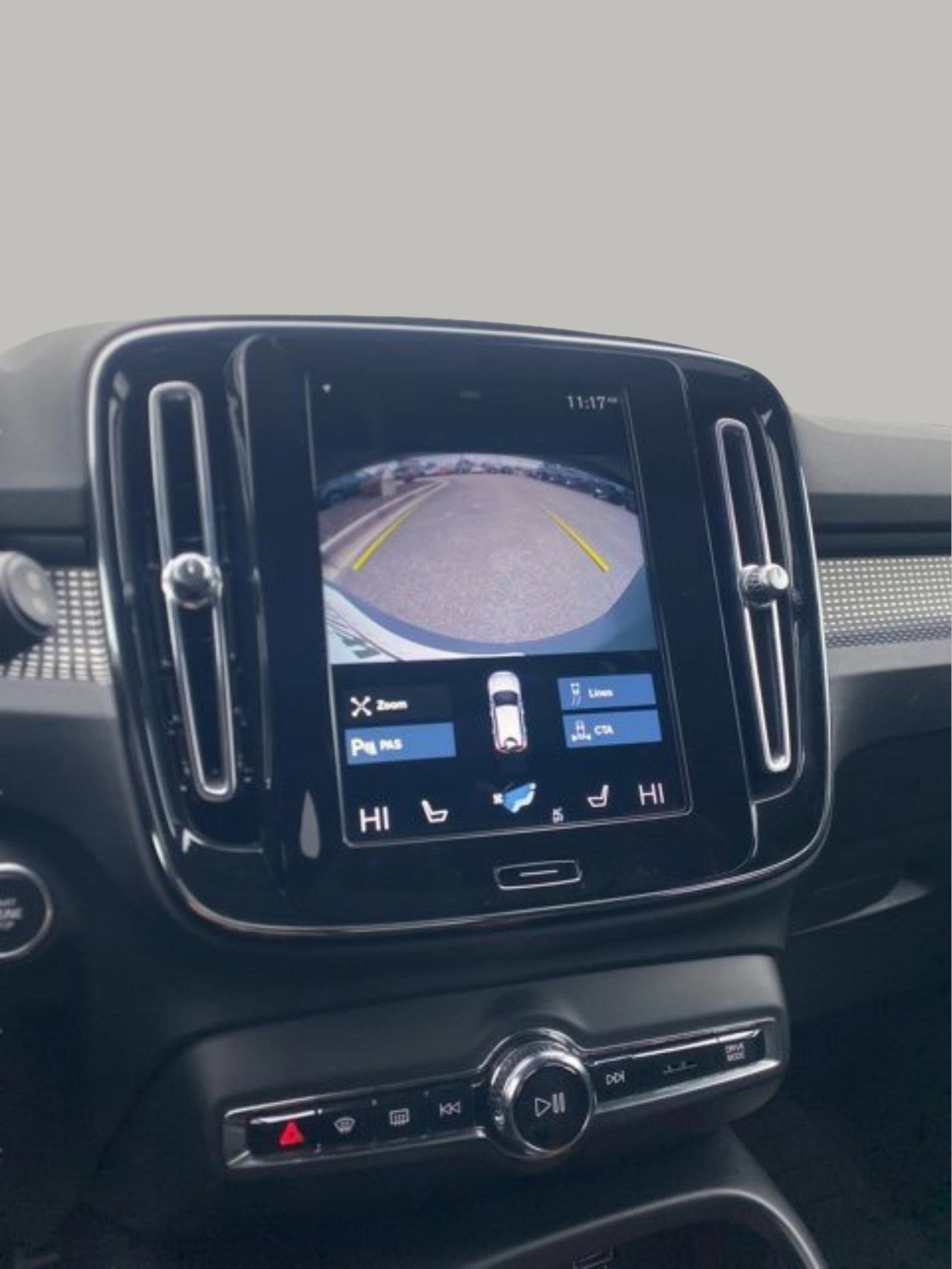 Used 2022 Volvo XC40 T4 R-Design w/ Climate Package image 25