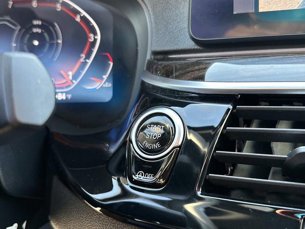 Used 2021 BMW 530i w/ Premium Package image 15