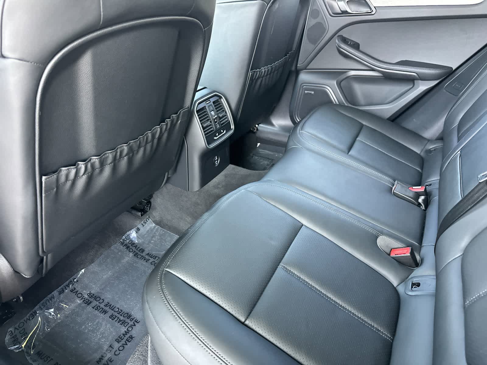 Certified 2026 Porsche Macan AWD/4WD image 13