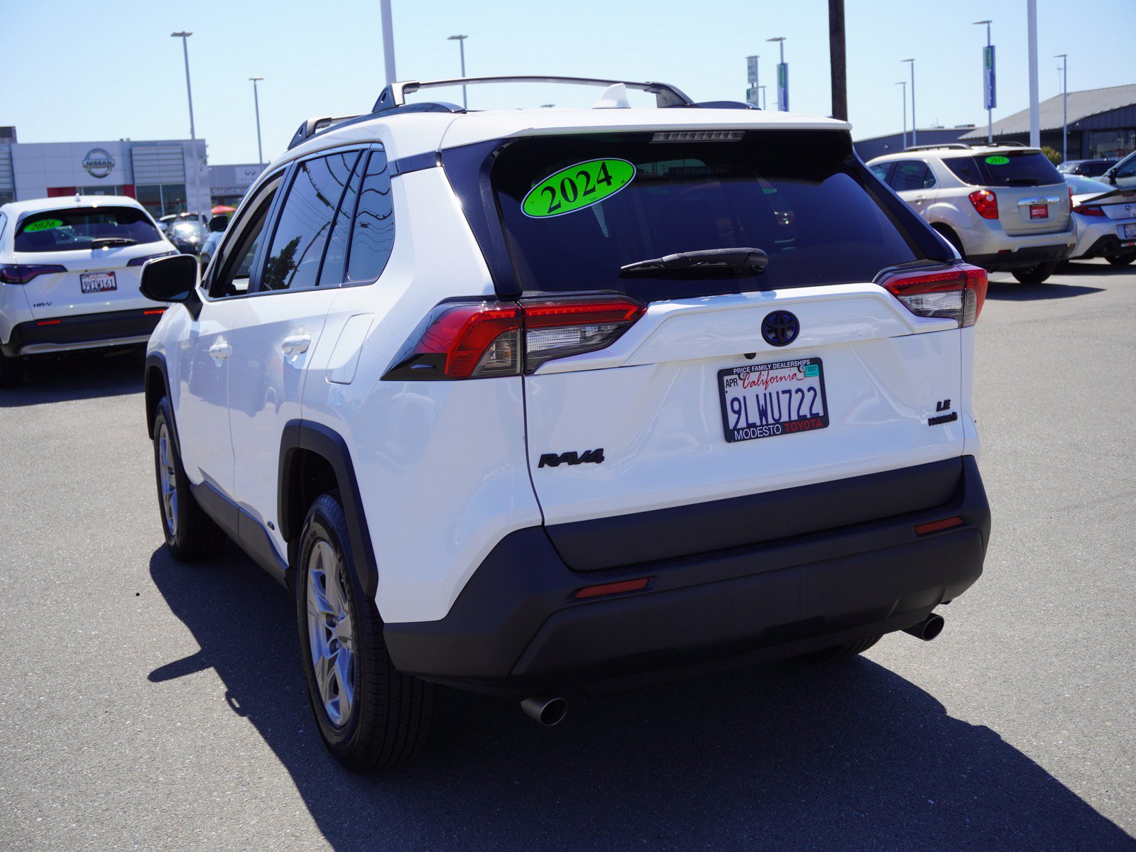 Used 2024 Toyota RAV4 LE AWD/4WD image 9