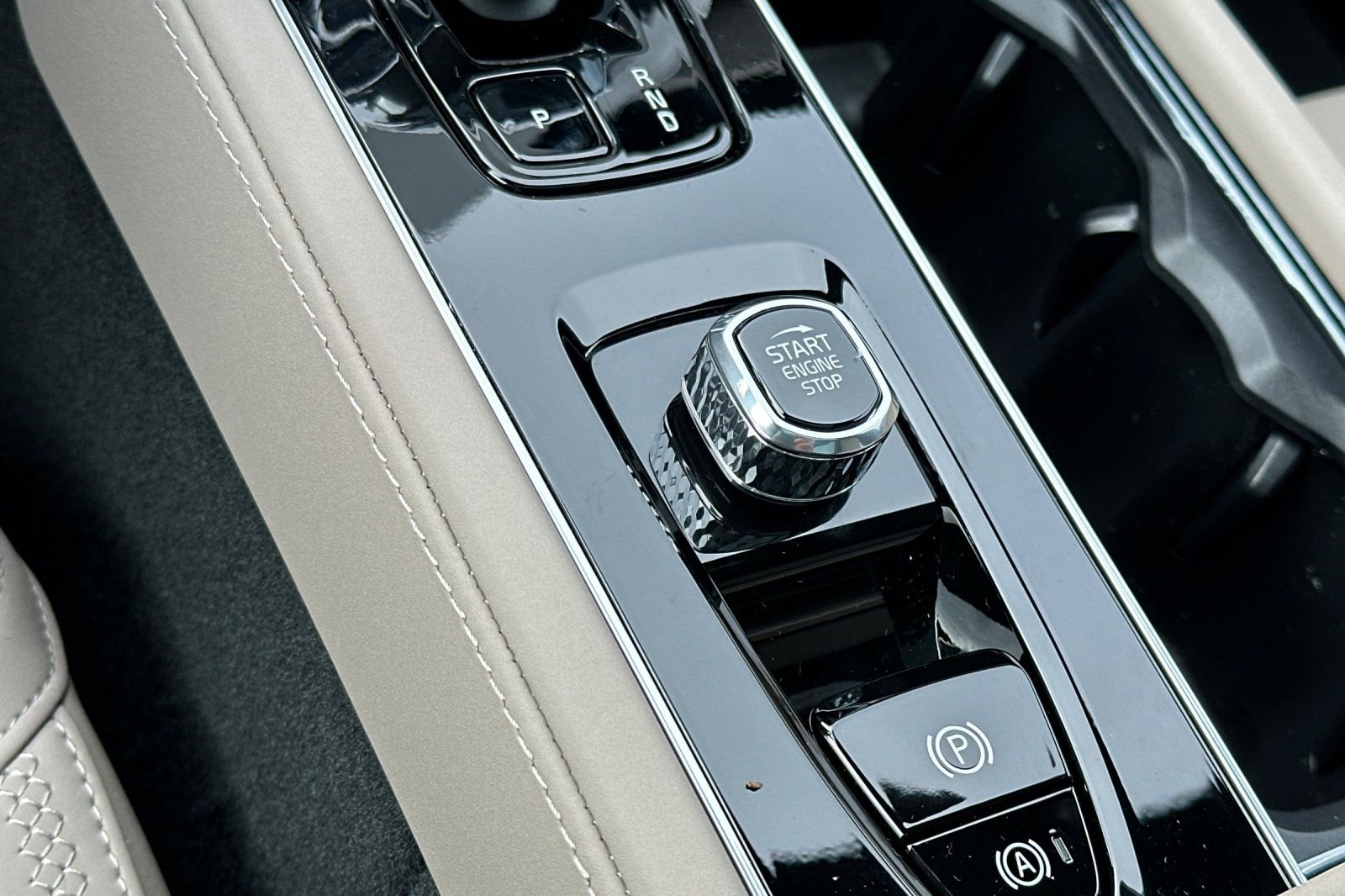 New 2026 Volvo XC90 T8 Plus w/ Protection Package Premier image 23