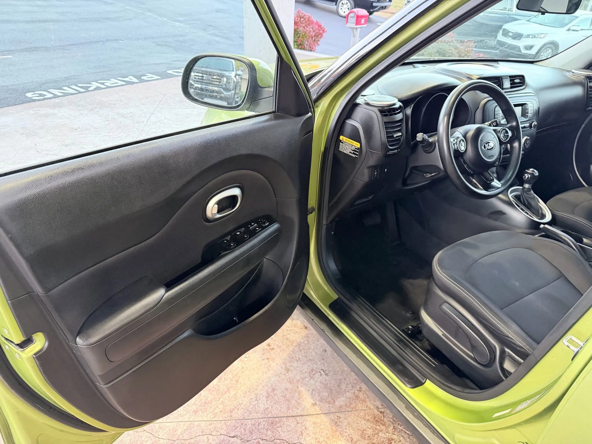 Used 2015 Kia Soul EV image 11