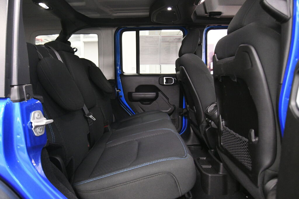 Used 2024 Jeep Wrangler Unlimited Rubicon 4xe AWD/4WD image 23
