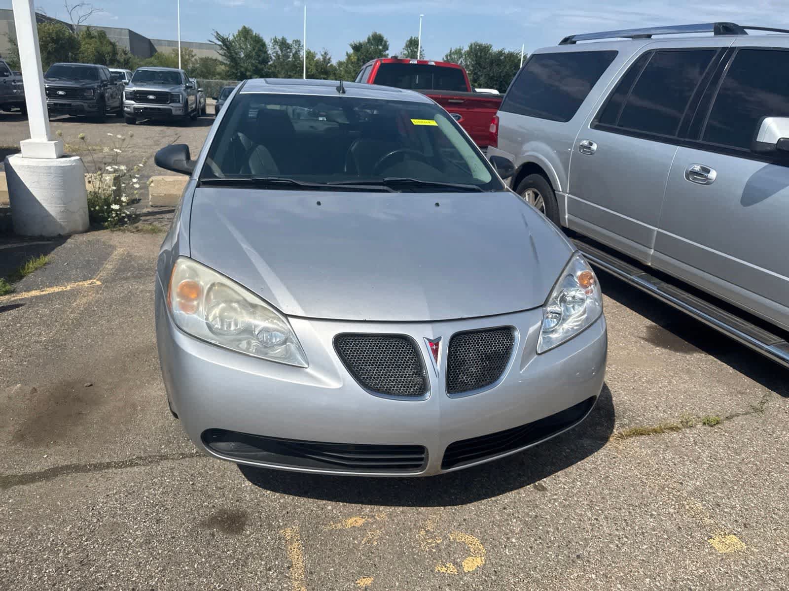 Used 2009 Pontiac G6 Sedan w/ Sun And Sound Package FWD image 4