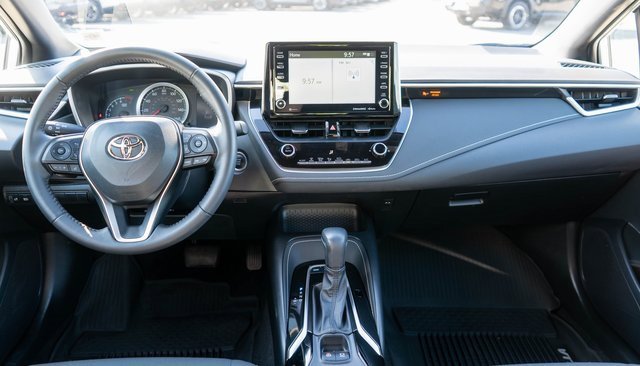 Used 2022 Toyota Corolla SE w/ SE Preferred Package image 16
