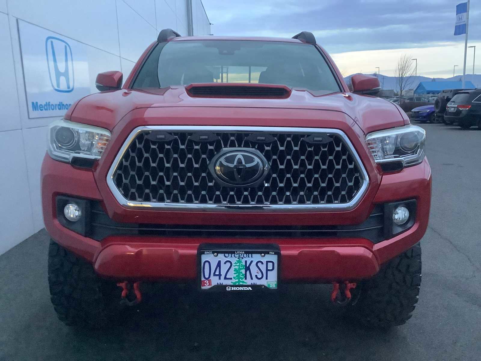 Used 2018 Toyota Tacoma TRD Sport image 9