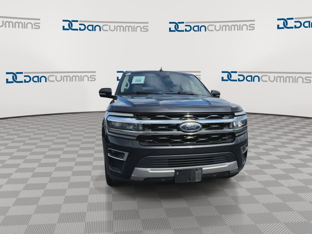 Used 2024 Ford Expedition Limited image 3