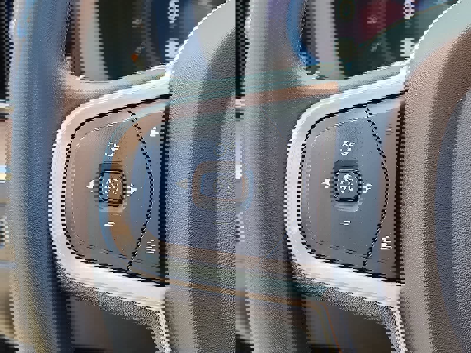 Used 2022 Volvo XC60 B5 Momentum image 21