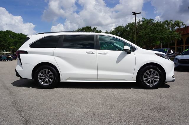 Used 2022 Toyota Sienna LE FWD image 13