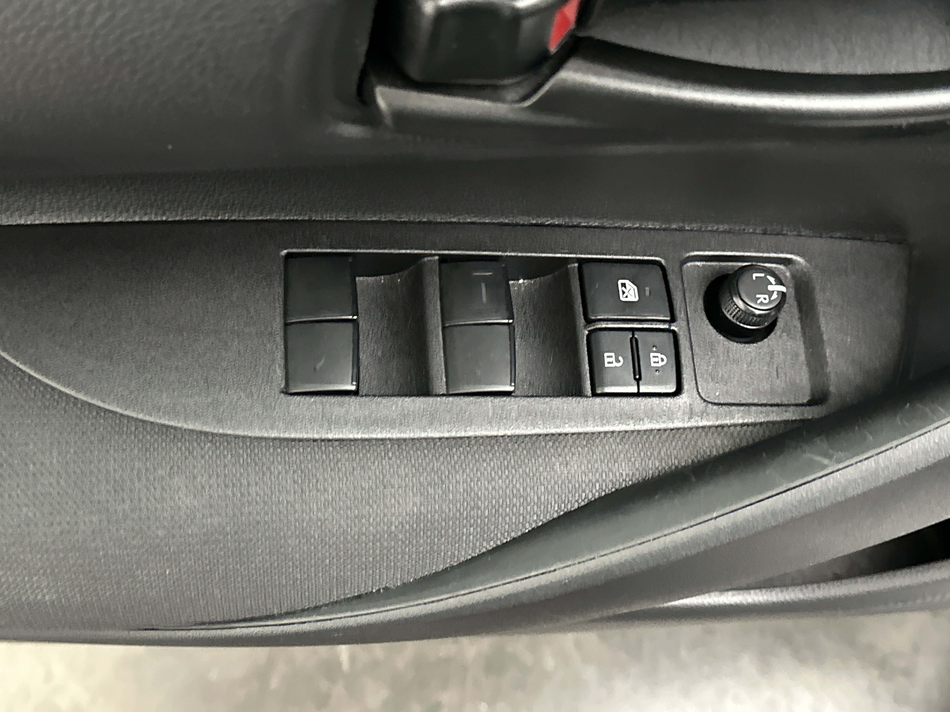 Used 2025 Toyota Corolla LE FWD image 17