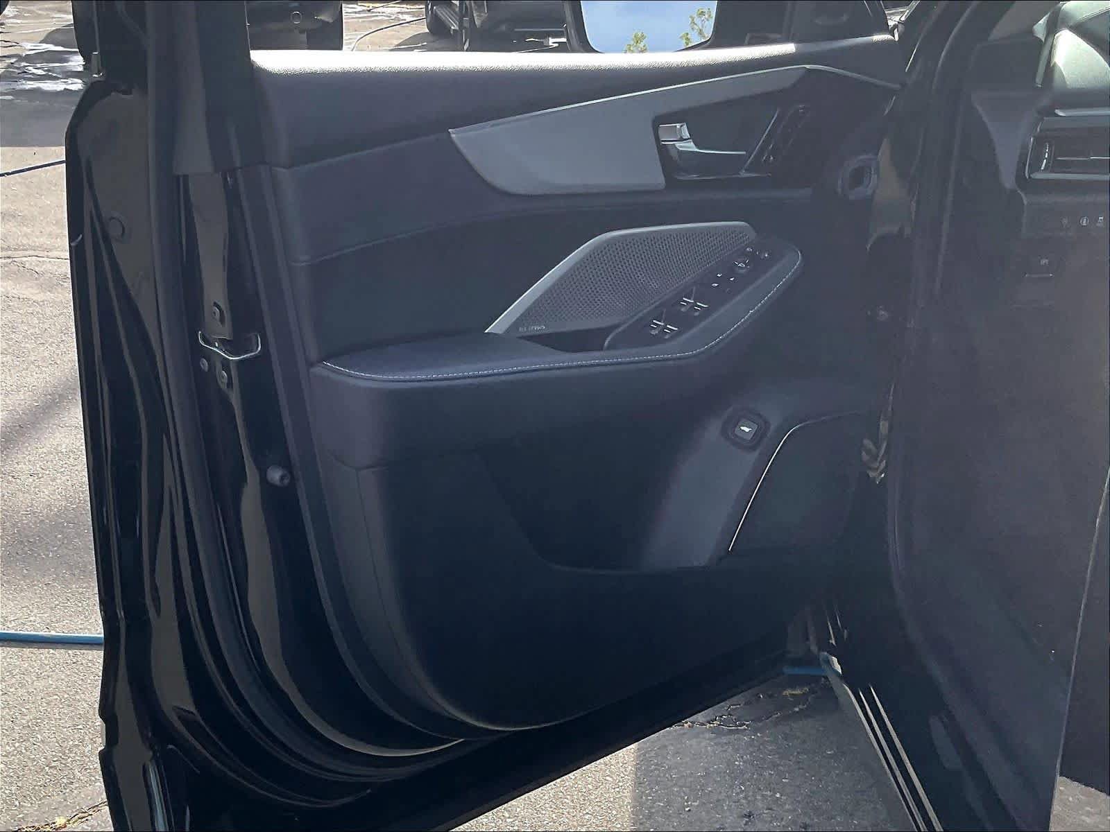 Used 2023 Acura MDX SH-AWD w/ Technology Package image 23