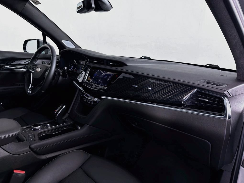 Used 2025 Cadillac XT6 Premium Luxury FWD image 31