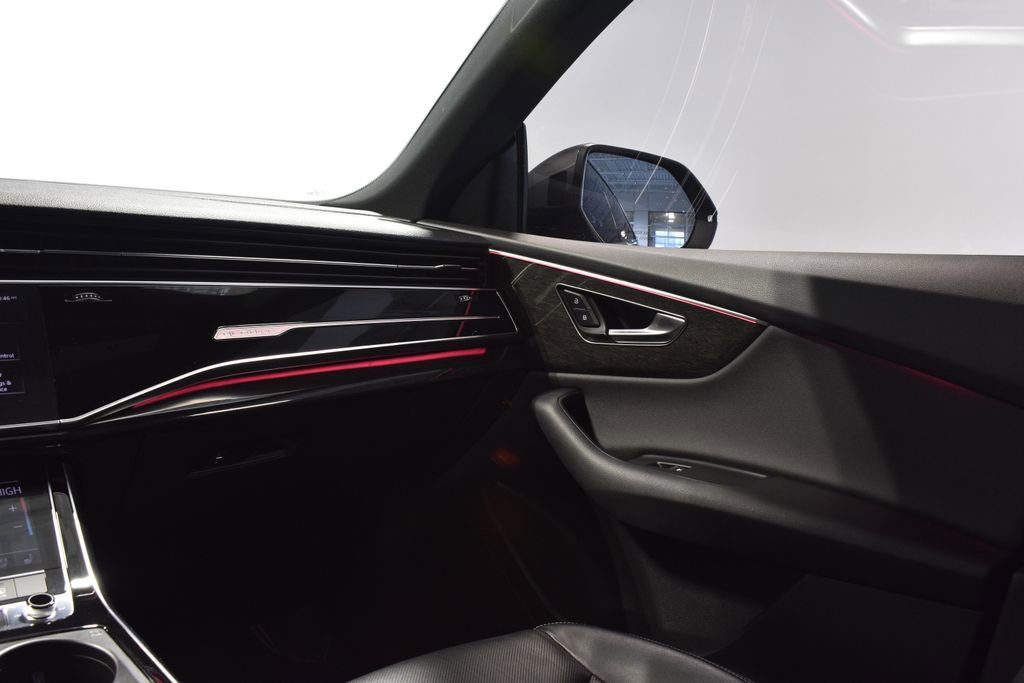 Used 2019 Audi Q8 Premium Plus w/ Premium Plus image 14