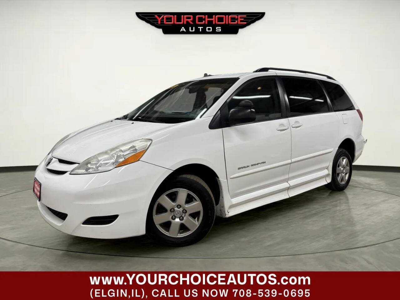 Used 2010 Toyota Sienna LE FWD image 2