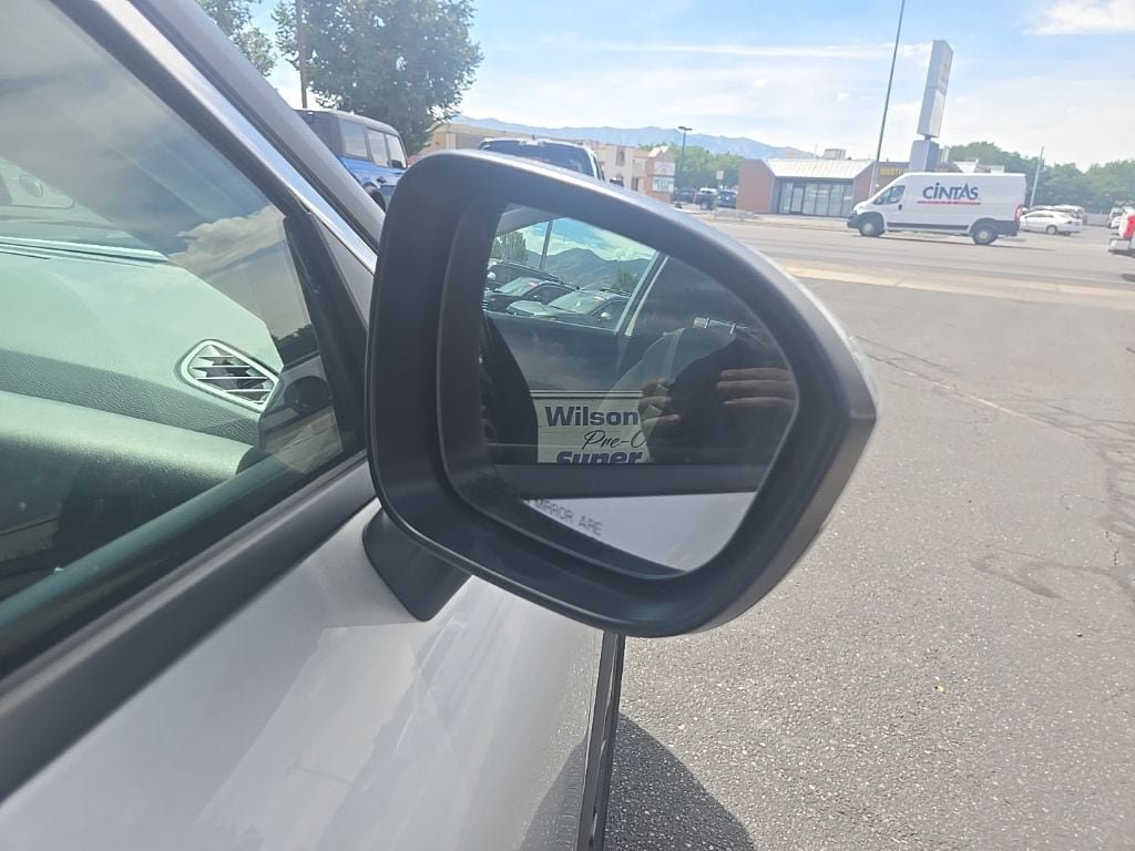 Used 2025 Nissan Rogue SV AWD/4WD image 29