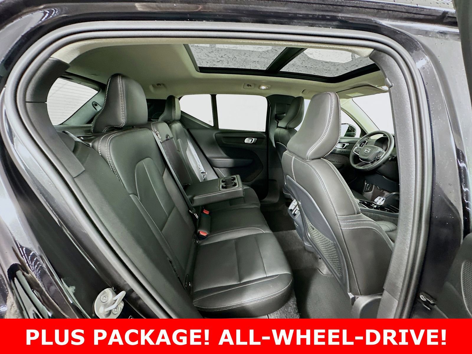 Used 2025 Volvo XC40 B5 Plus image 24