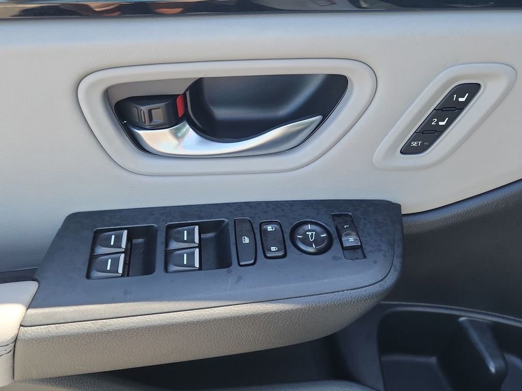 Used 2025 Honda Pilot EX-L image 22