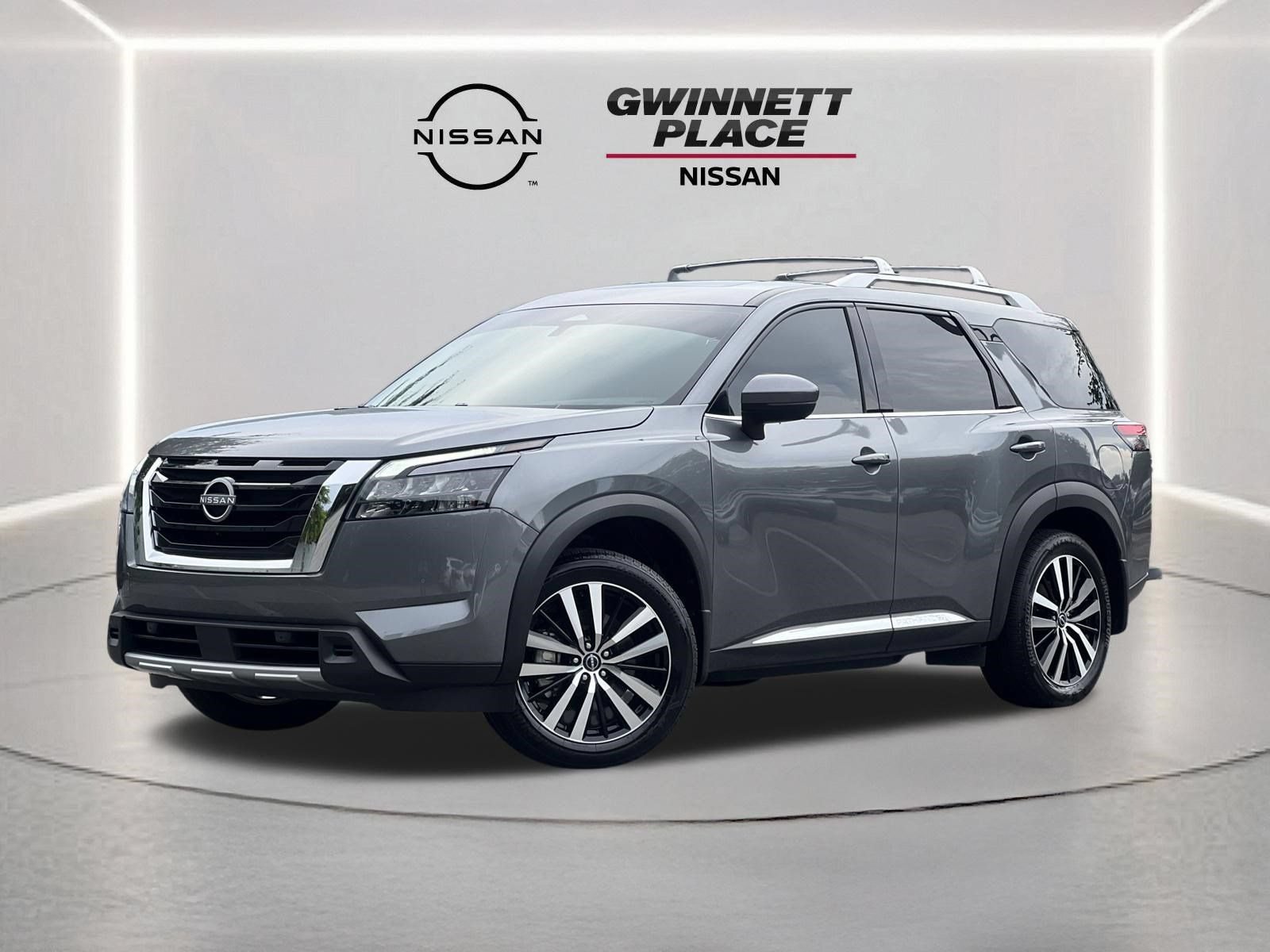 Used 2025 Nissan Pathfinder Platinum FWD image 1