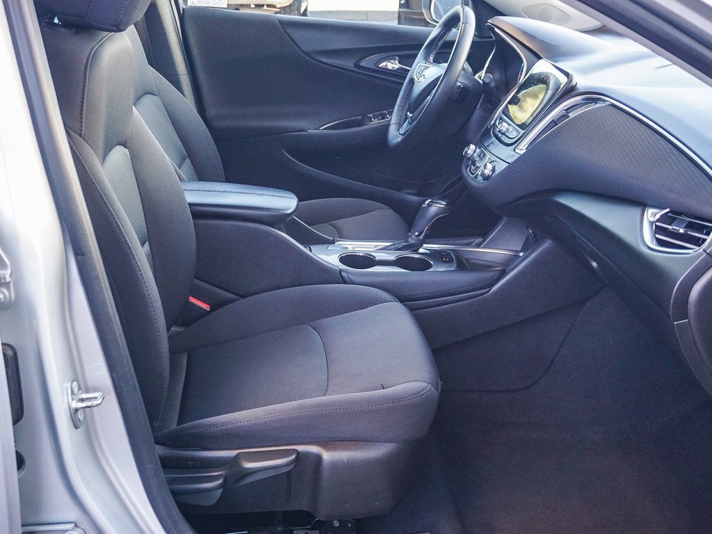 Used 2017 Chevrolet Malibu LT w/ Driver Confidence Package image 13