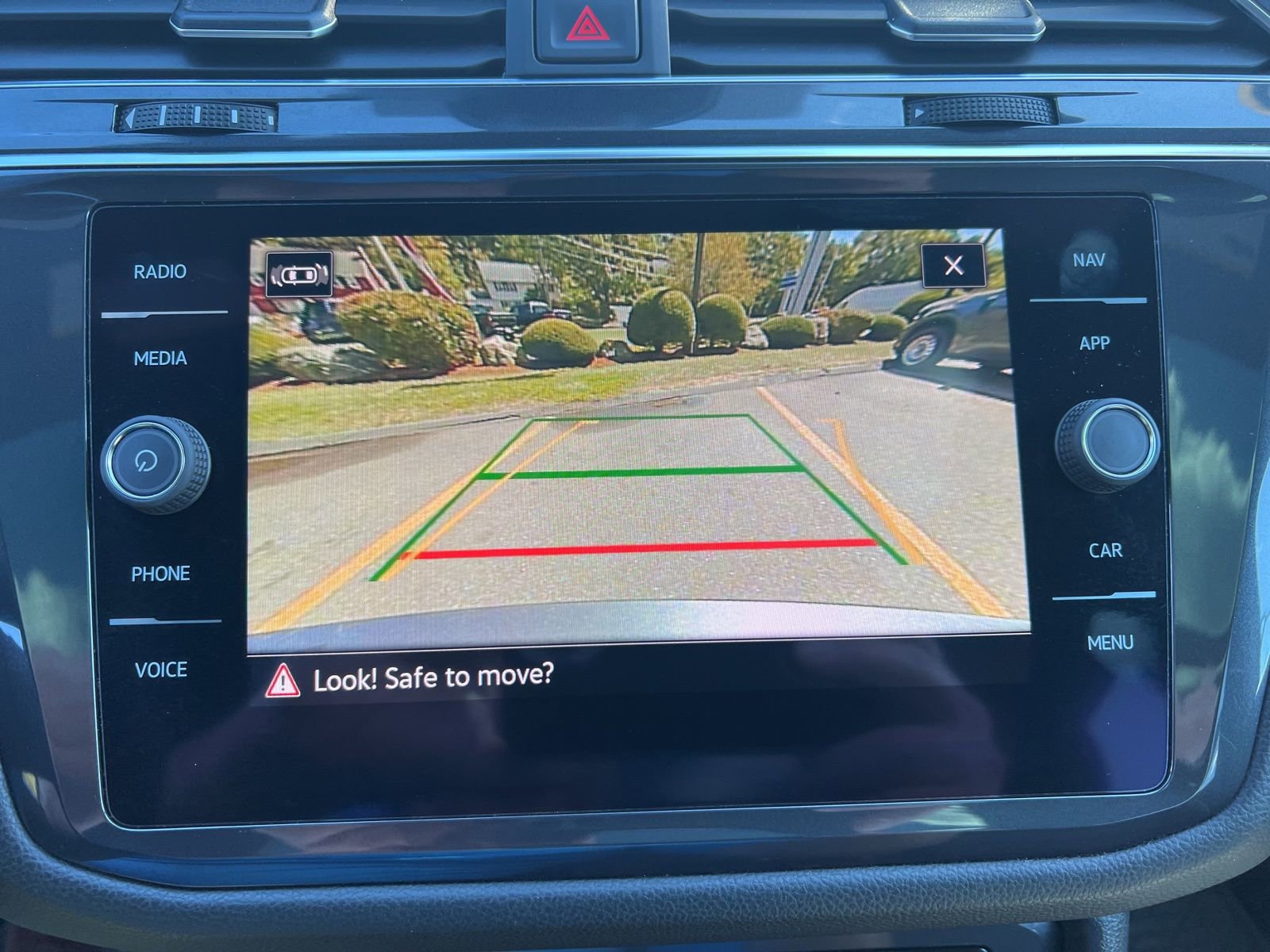 Used 2022 Volkswagen Tiguan SEL R-Line image 33