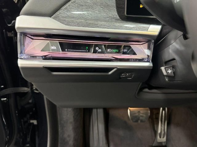Certified 2025 BMW 760i xDrive w/ Executive Package AWD/4WD image 23