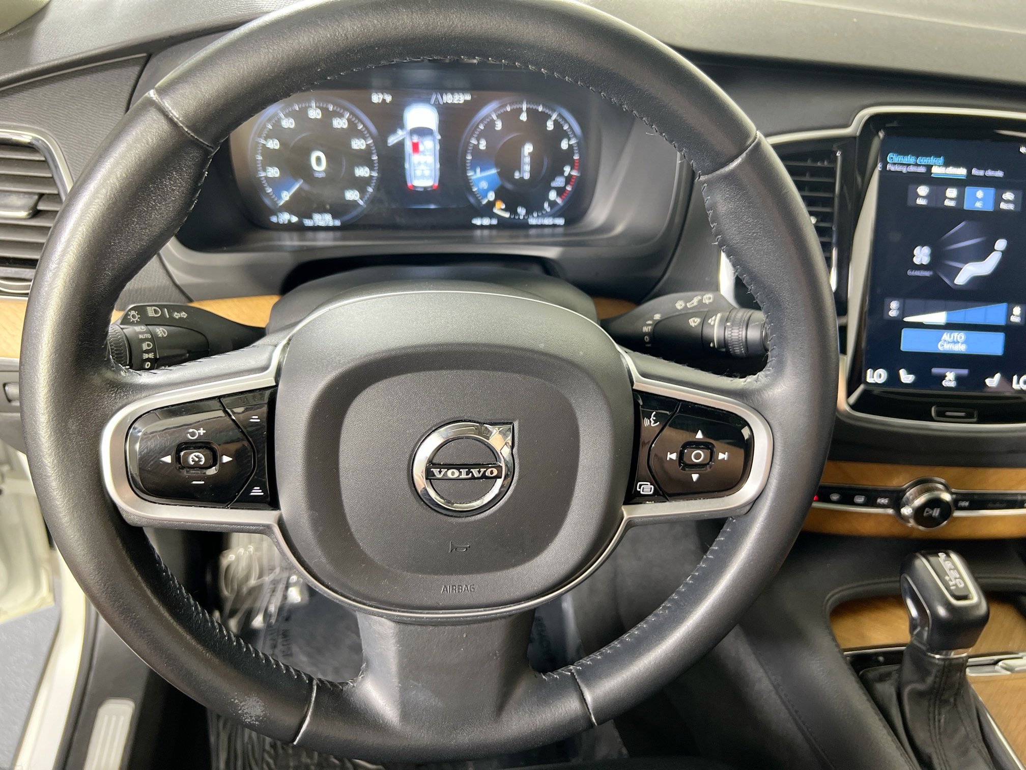 Used 2022 Volvo XC90 T6 Momentum w/ Advanced Package image 10