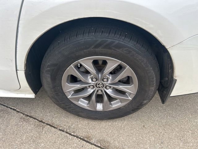 Used 2021 Toyota Sienna XLE FWD image 17