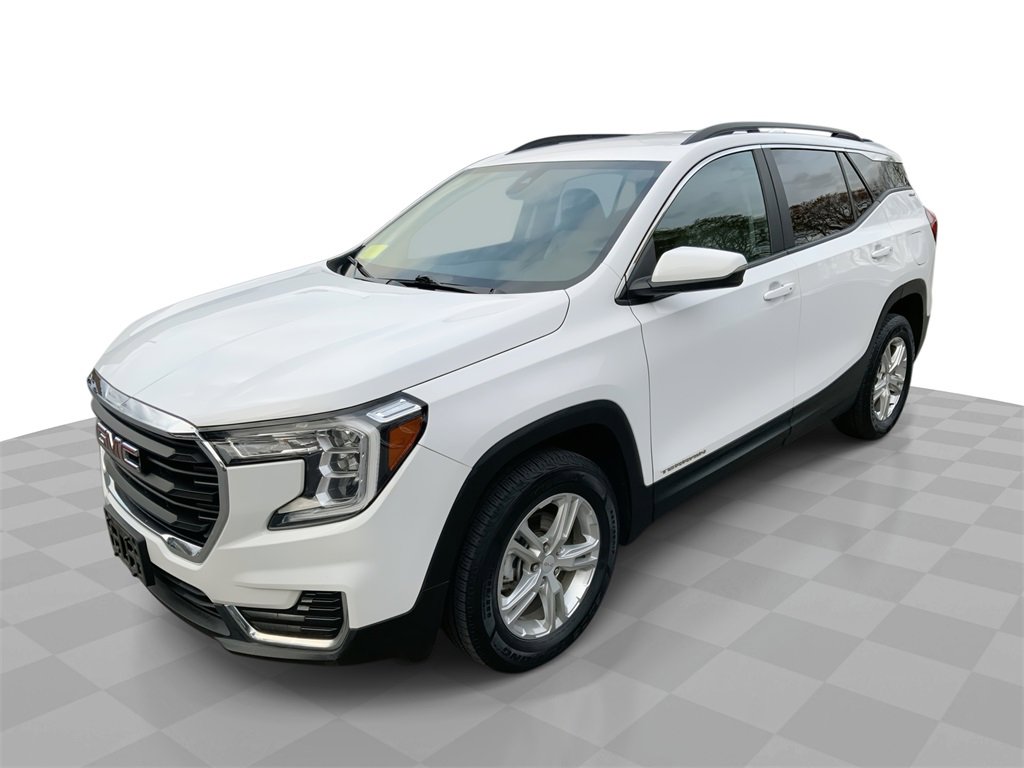 Used 2023 GMC Terrain SLE w/ Driver Convenience Package image 2