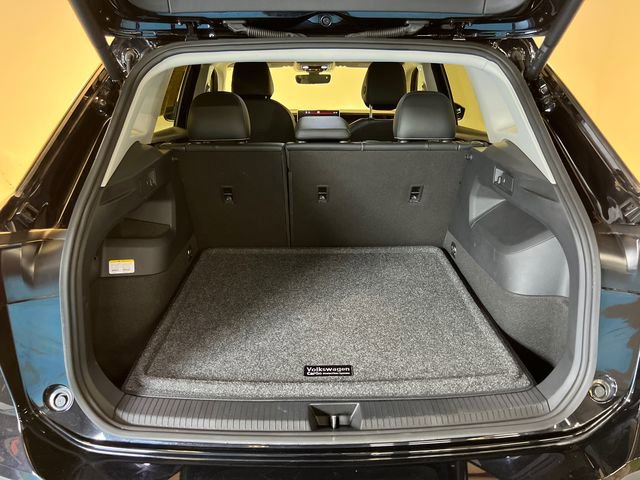 Certified 2025 Volkswagen Tiguan SE FWD image 5