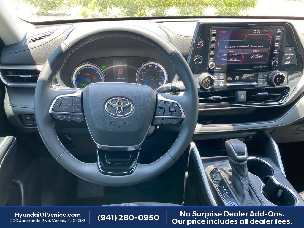 Used 2020 Toyota Highlander LE FWD image 3
