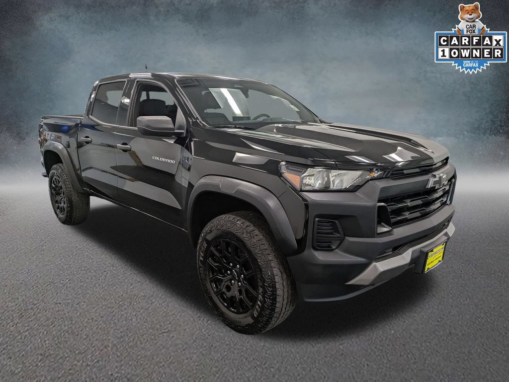 Used 2024 Chevrolet Colorado Trail Boss w/ Advanced Trailering Package AWD/4WD image 3