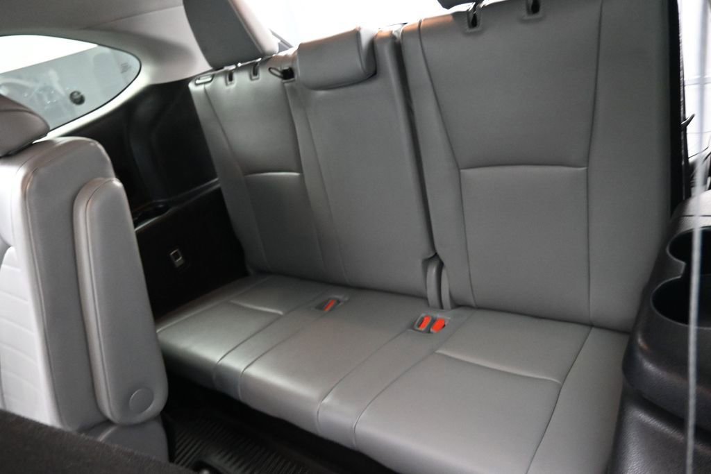 Used 2023 Toyota Highlander XLE AWD/4WD image 15