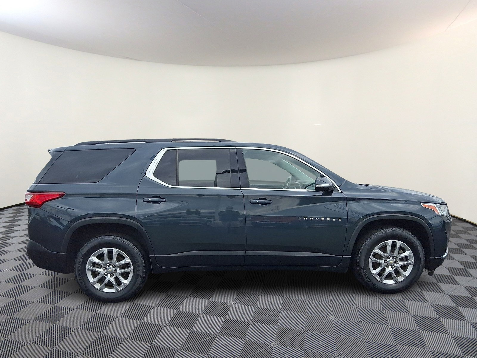 Used 2019 Chevrolet Traverse LT FWD image 8